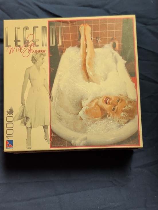 Legends Other - Legend Marilyn Monroe 1000-Piece Puzzle - Cream & Pink Artwork